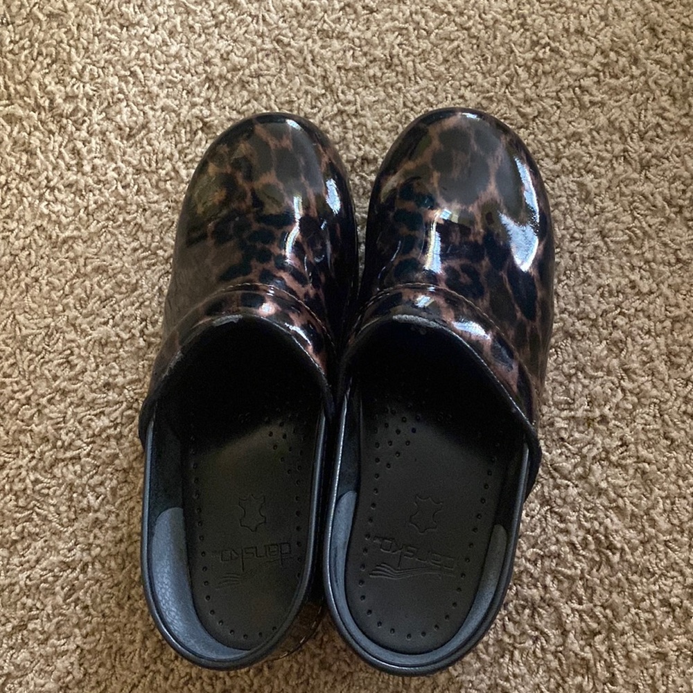 Cheetah print danskos size 39